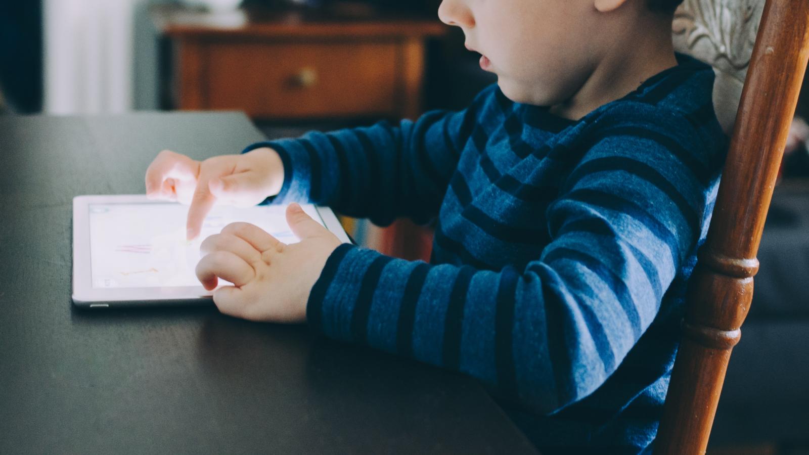 Child with tablet